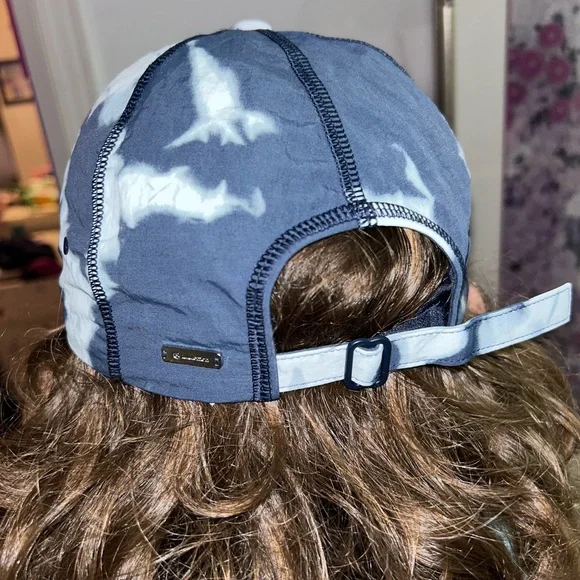 SOLD ๐ Lulu Baller Hat Soft
Indigo Ice Print Blue Multi Brand new without tags - Picture 7 of 9